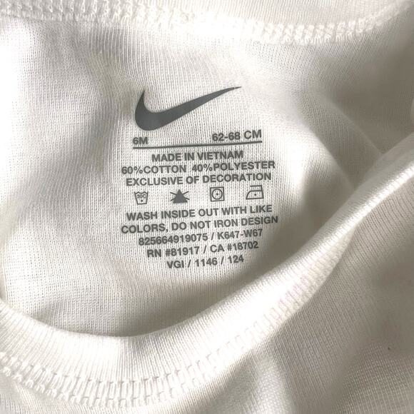 NEW Nike Baby One Piece Bodysuit 6M 62-68cm White w Gold/Tan Swoosh Snap Bottom - Picture 2 of 6